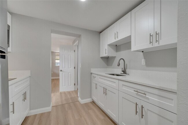 Building Photo - 2303 Bonneville Dr