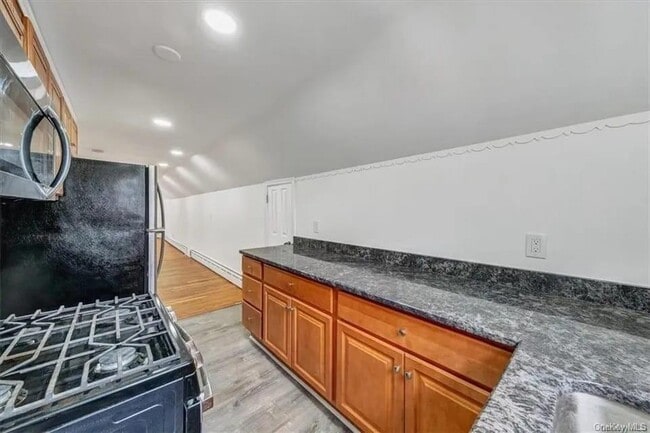 Building Photo - 428 Powell Ave