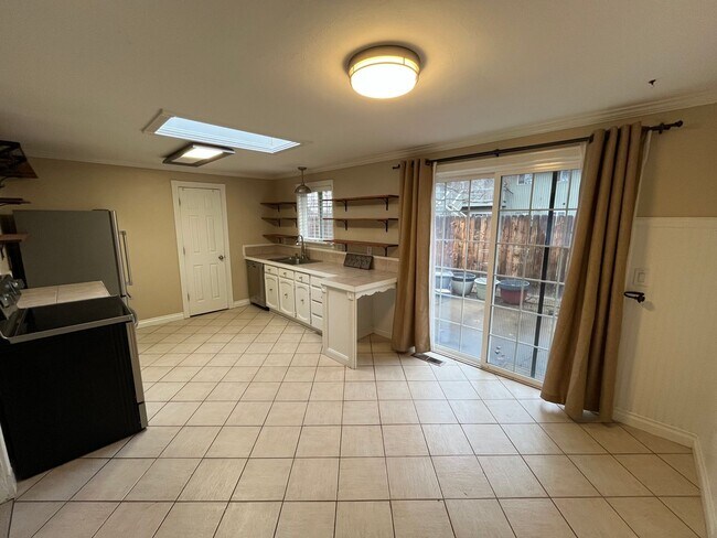 Building Photo - Single Level Home Close to Downtown Redmond - Yard Care Included