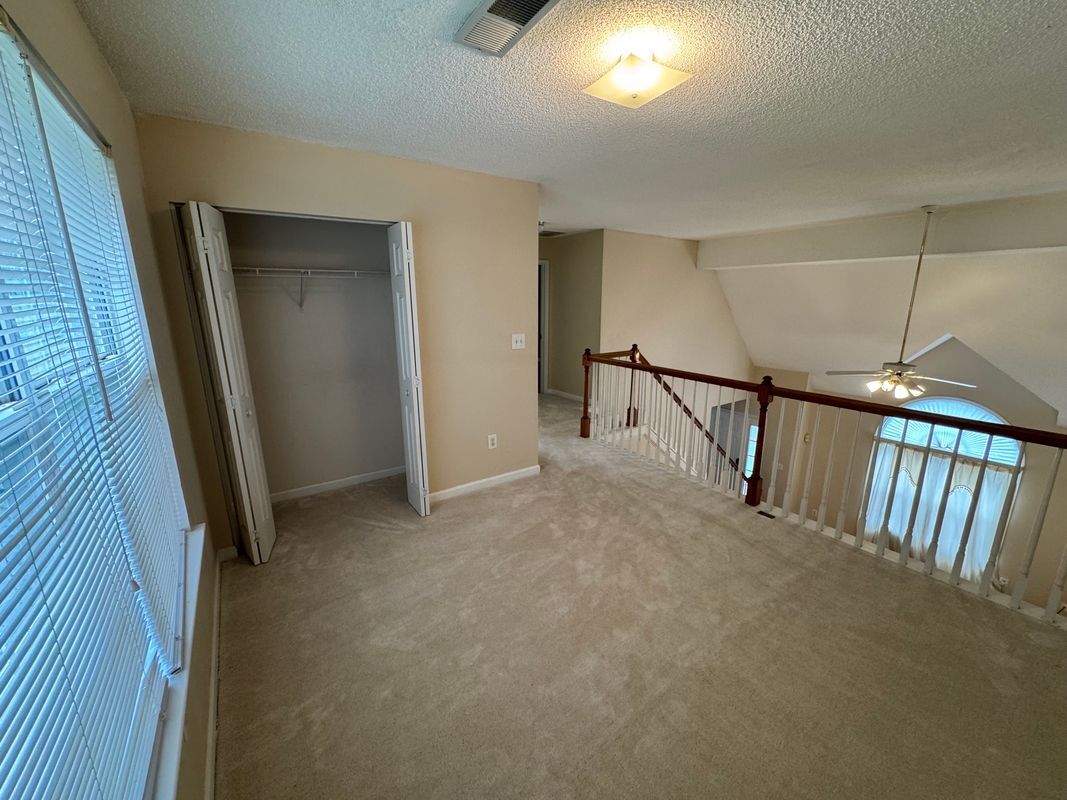 Building Photo - 2025 Baramore Oaks Dr