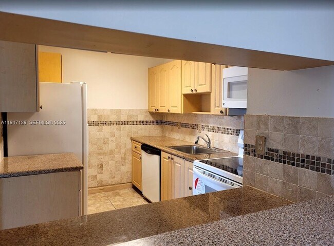 Building Photo - 468 NE 206th Ln