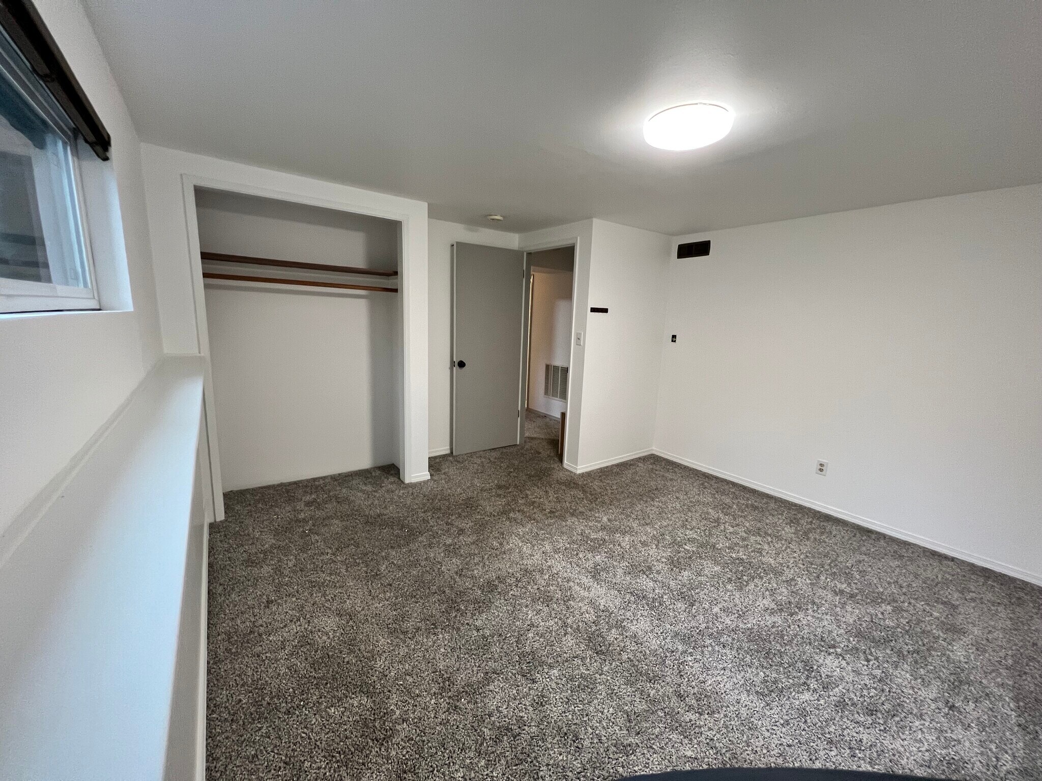 Building Photo - 10409 NE 130th St