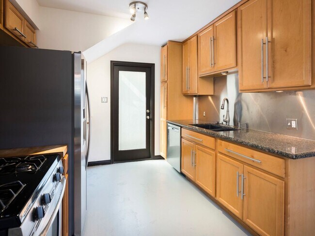 Building Photo - Private 3+2 Single Family Home on the Marina Del Rey/Mar Vista Border!!!
