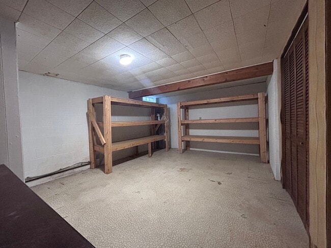 Building Photo - Spacious 4-Bedroom Home