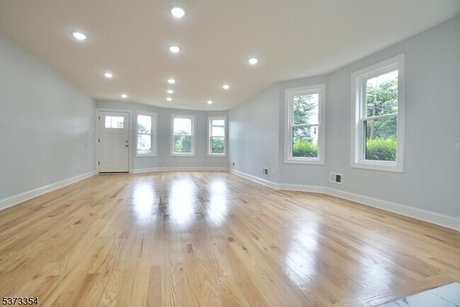 Building Photo - 226 Park Ave