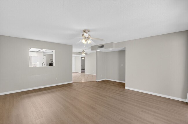 Building Photo - Modern Updated Tempe Townhome Near ASU & Downtown with Resort-Style Amenities