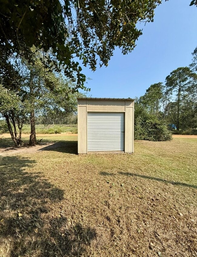Building Photo - 2 Bed/1 Bath House