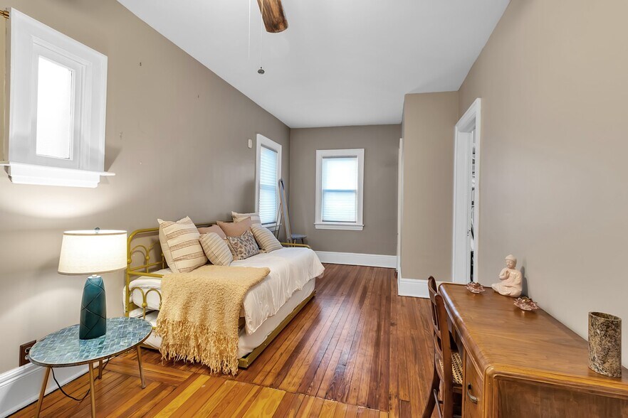 Building Photo - 217 Norwood Ave