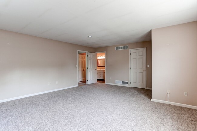 Building Photo - Three bedroom two bath townhome