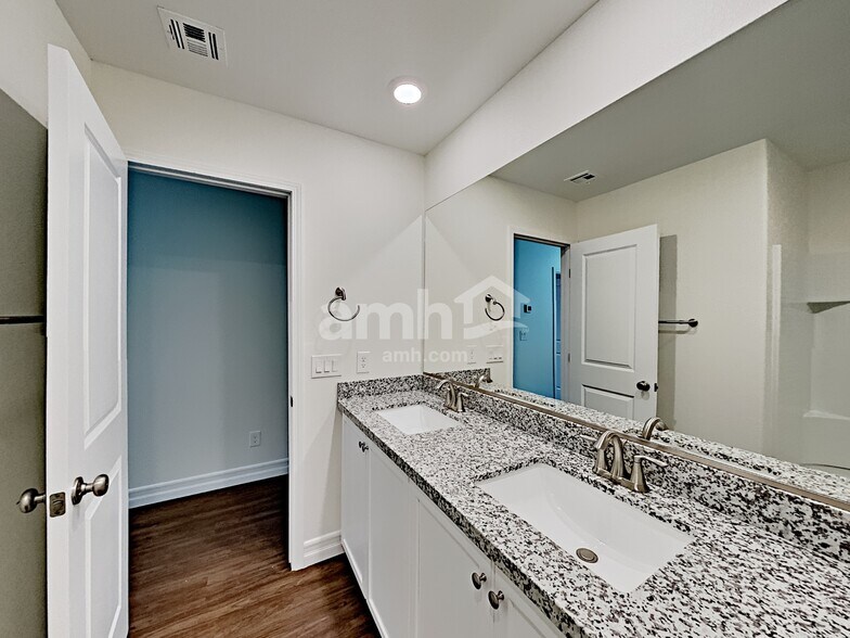 Building Photo - 6113 Wild Lilac Ct