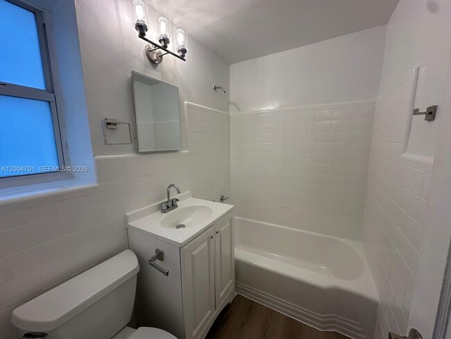 Building Photo - 1567 S Le Jeune Rd