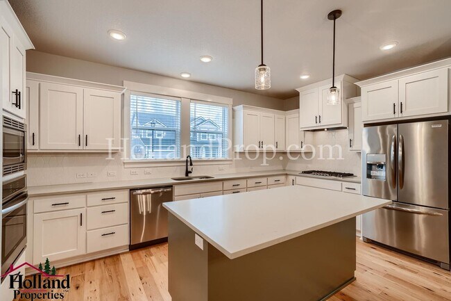 Building Photo - Luxurious South Hillsboro Home with a Fenced Backyard!