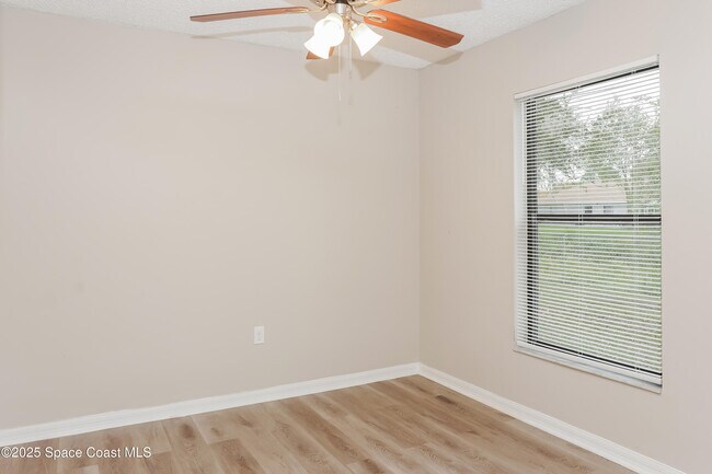 Building Photo - 430 Almansa St NE