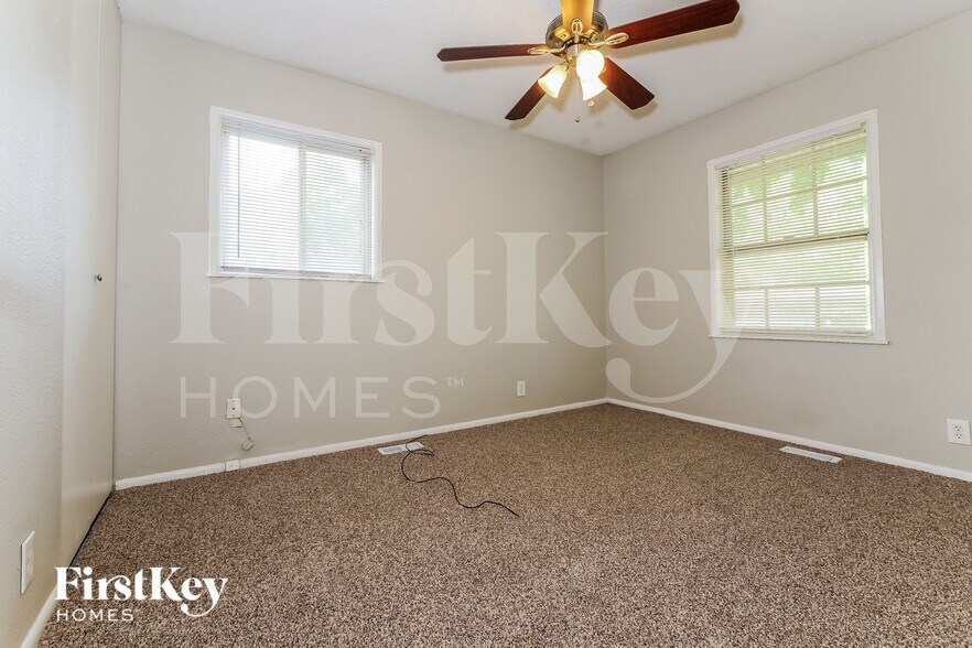 Building Photo - 9309 Farley Ave