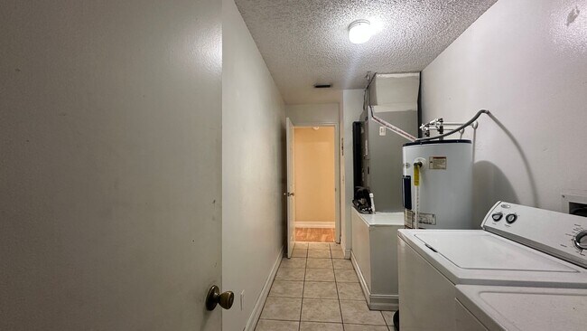Building Photo - 487 Carrigan Ave