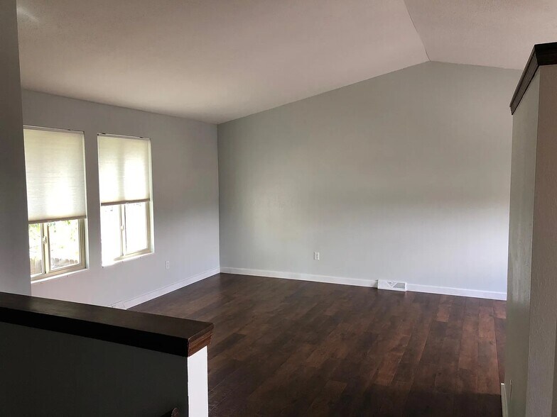 Large open living space - 594 Ingalls St