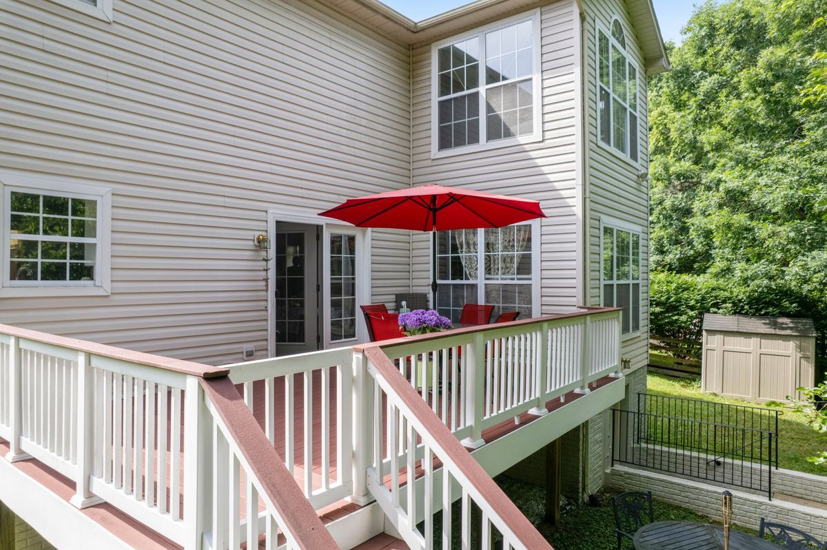Building Photo - 21355 Fernbrook Ct