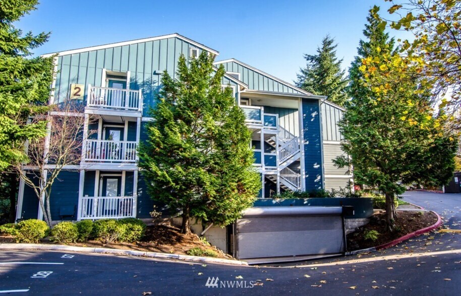 Primary Photo - 300 N 130th St