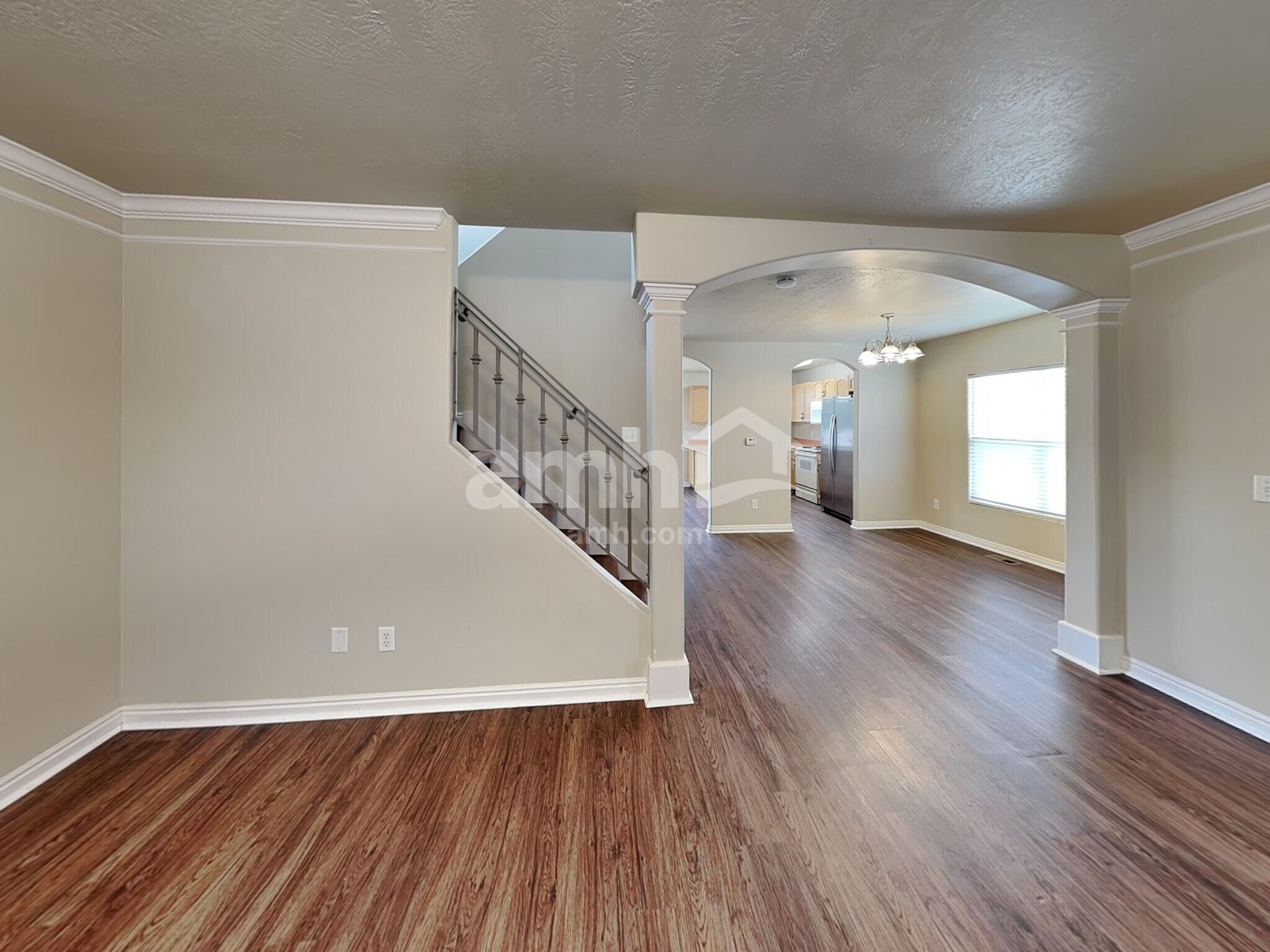 Building Photo - 858 N Wooden Ln