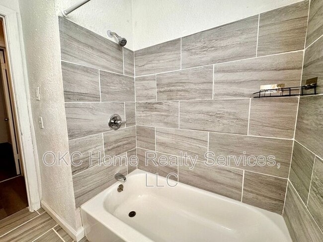 Building Photo - 2323 Towers Ct