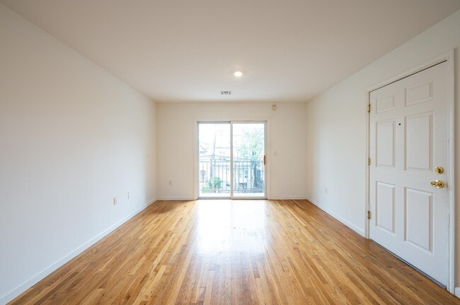 Building Photo - 108 Claremont Ave