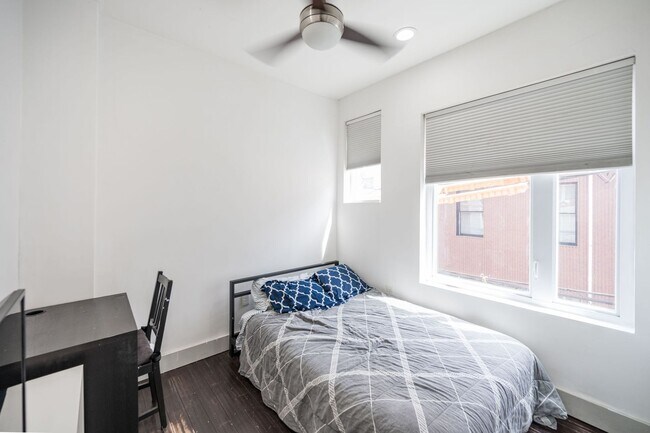 Building Photo - Modern Olde Kensington Home