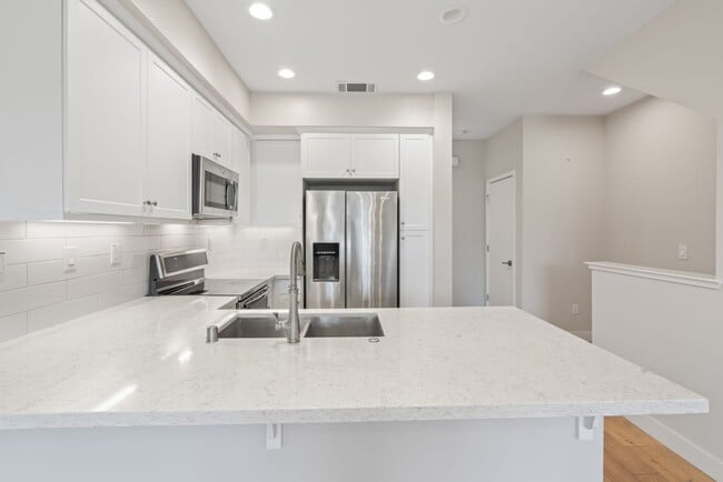 Building Photo - Built in 2017! Rarely available 3Bed/3Bath...