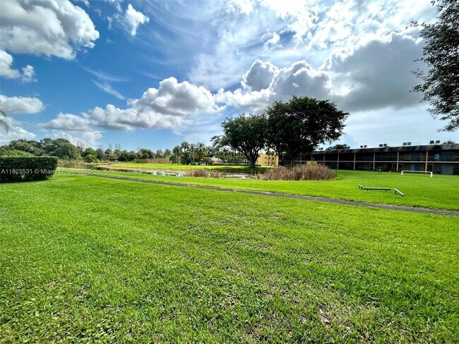 Primary Photo - 1808 Meadows Cir W