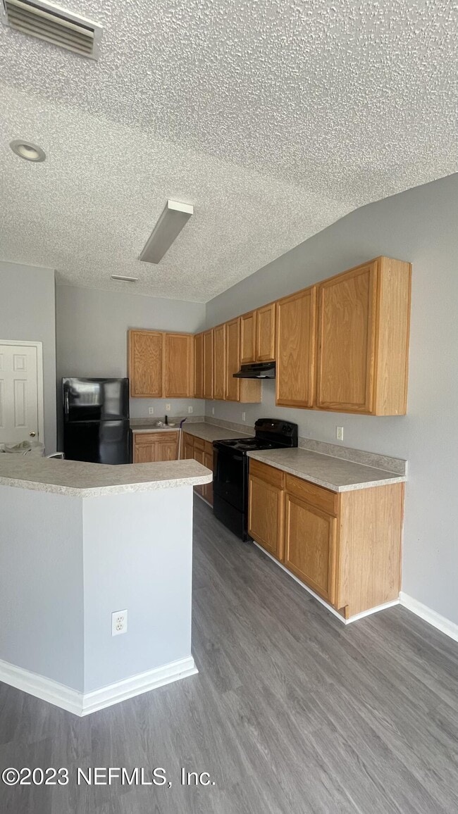 Building Photo - 2387 Brian Lakes Dr E