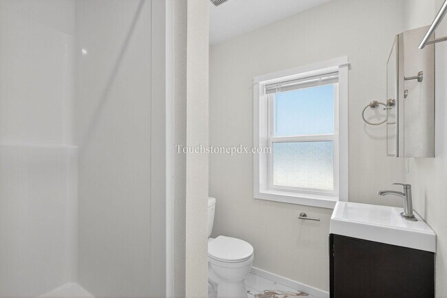 Building Photo - 4938 SE Foster Rd