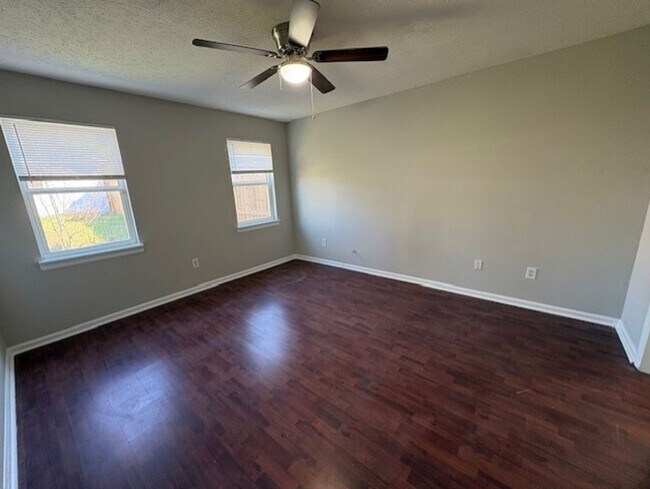 Building Photo - 3909 Almon Dr