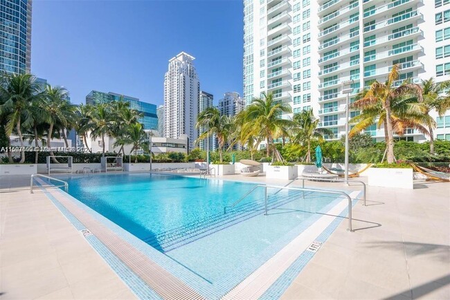 Pool - 951 BRICKELL Ave