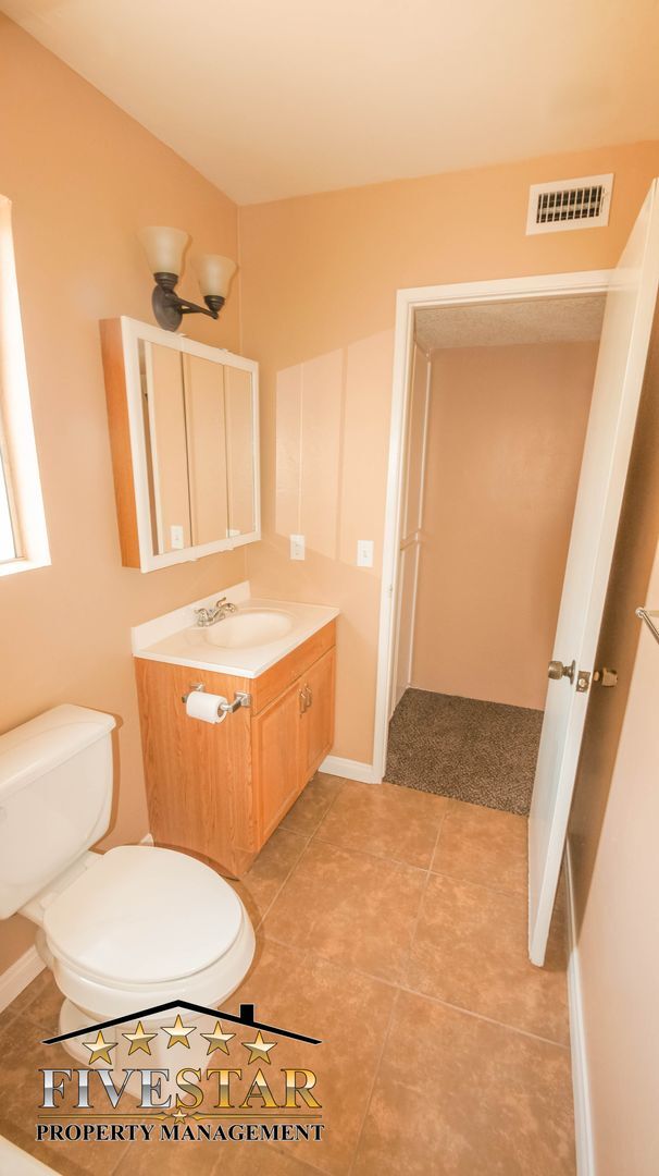 Building Photo - Apartment for Rent on 3017 "Q" Street Apt B