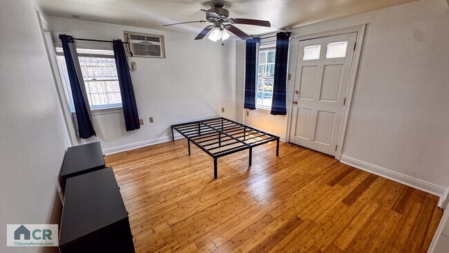 Building Photo - Spacious 3bd/3ba on Broadway!