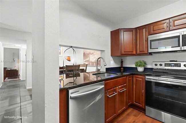 Building Photo - 3083 N Oakland Forest Dr