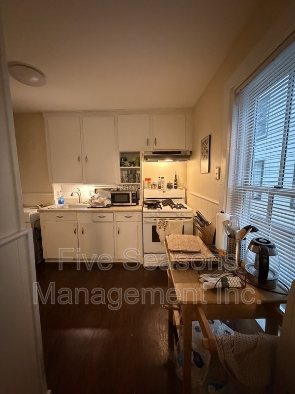 Building Photo - 24-26-26 Conger Ave