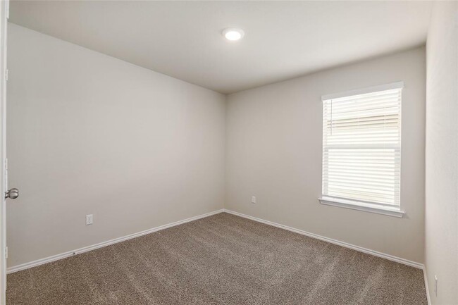 Building Photo - 401 Yemen Rd