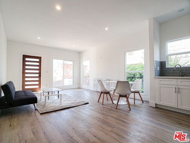 Building Photo - 2957 Francis Ave