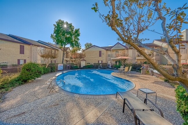 Building Photo - 2120 El Paseo St