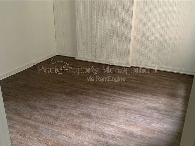 Building Photo - 308 W Broad St