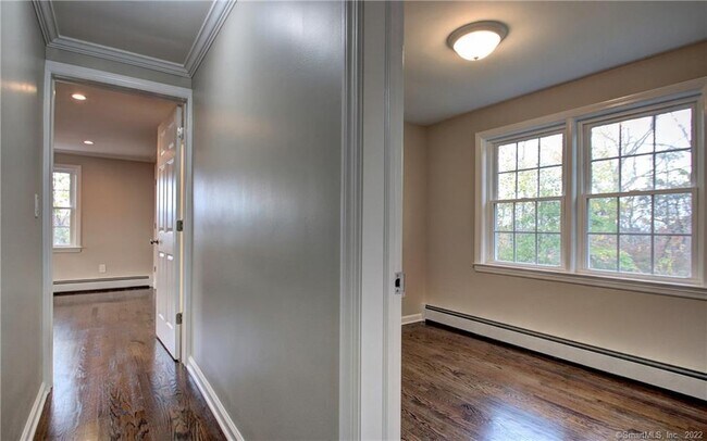 Building Photo - 29 Horseshoe Dr