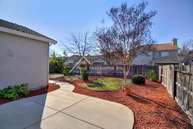Building Photo - Wonderful 3bd/2ba Elk Grove Home with 2 Car Garage