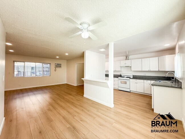 Building Photo - 13115 Oxnard St