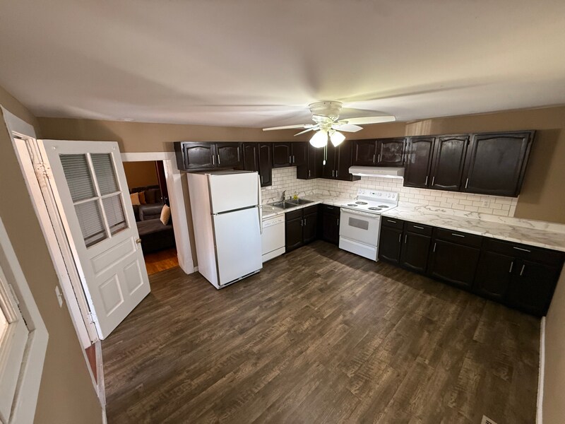 Building Photo - 3238 Mt Pleasant St