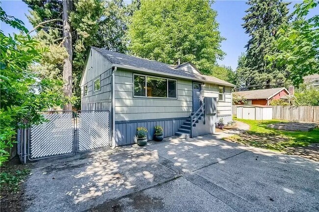 Building Photo - 3 BED 1 BATH SINGLE FAMILY FOR RENT