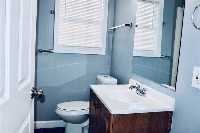 Building Photo - 1526 Childress Dr SW