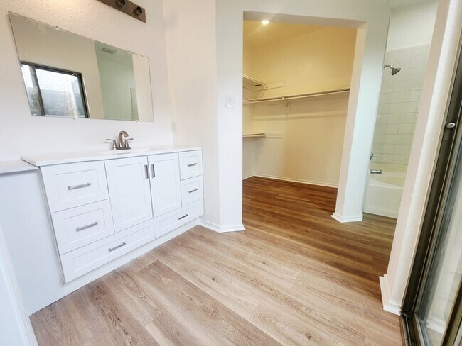 Building Photo - 3/2/2 Fresh Remodel
