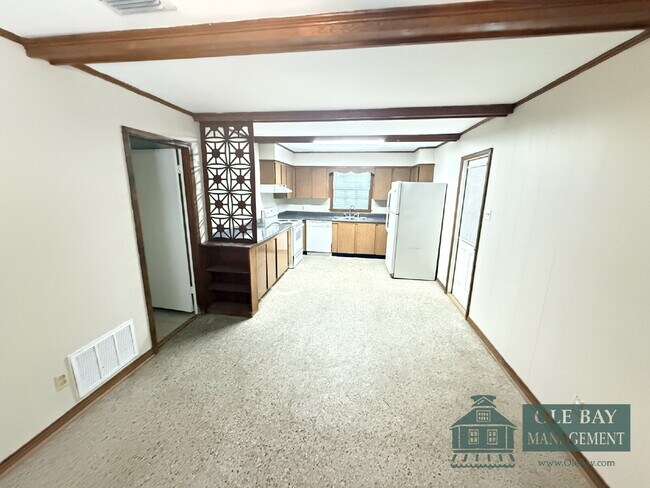 Building Photo - "Charming 3-Bed with Modern Comforts on Syracuse Street, Mobile!"  All approved applications are ...