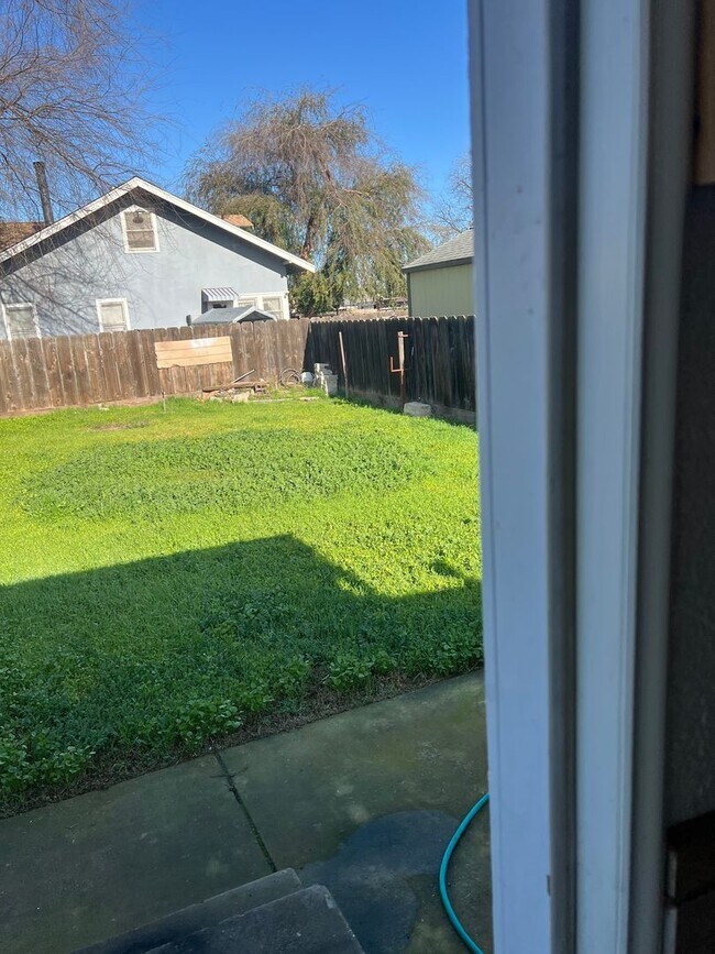 Building Photo - Cute house!