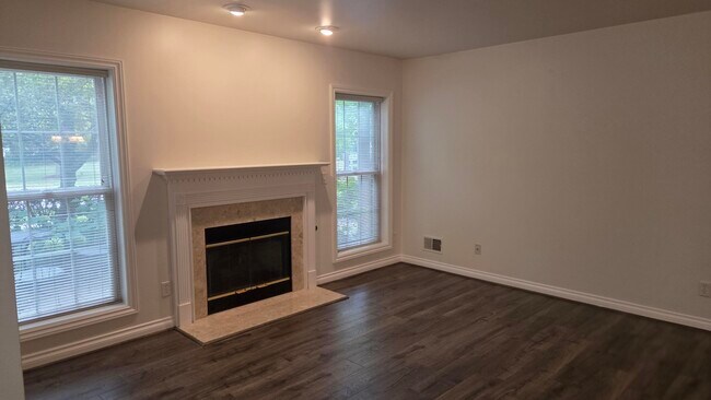 Building Photo - 5722 Wellesley Ln